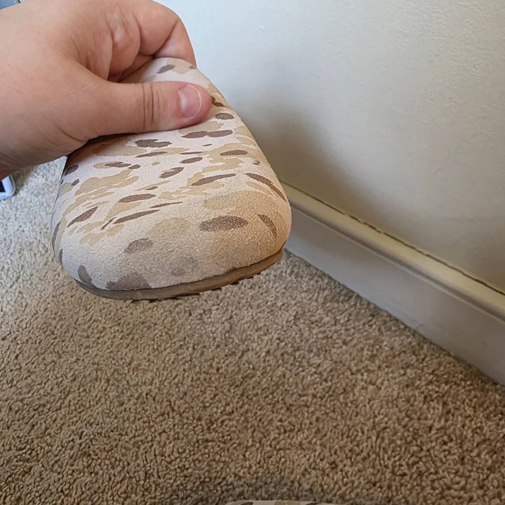 TOMS Women Cream and Brown Camoflauge Patterned Slip-On Loafer Shoes Size 5.5